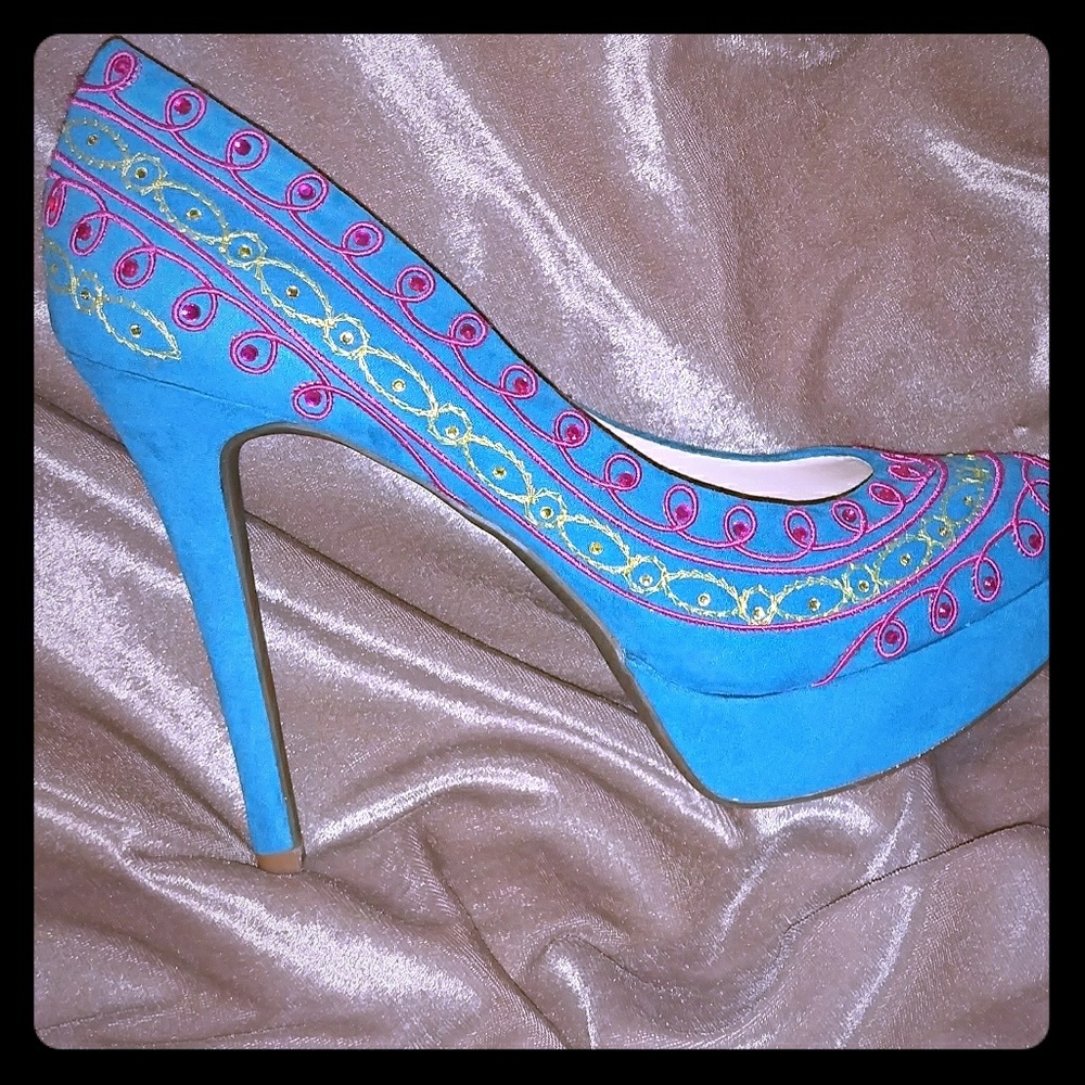 Gianni Bini Embroidered Heels